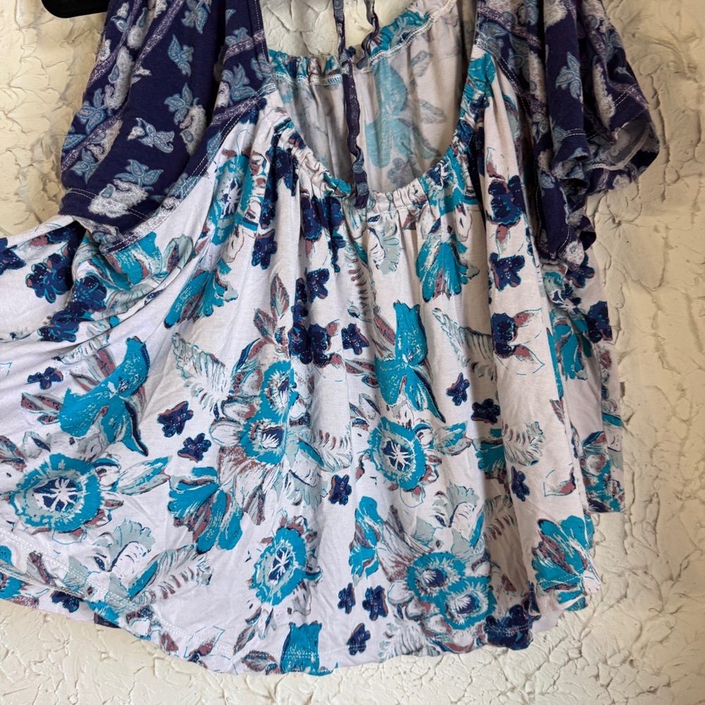 Floral Print Women's Top - Blue and White - Picture 7 of 7